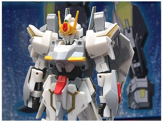 Closer look at the Lunagazer. The Gundam’s “chin” is sharp and angular, like Pearl’s nose.